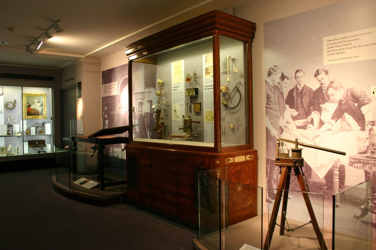 Listerian collection, Hunterian Museum, Royal College of Surgeons, London - 02.JPG